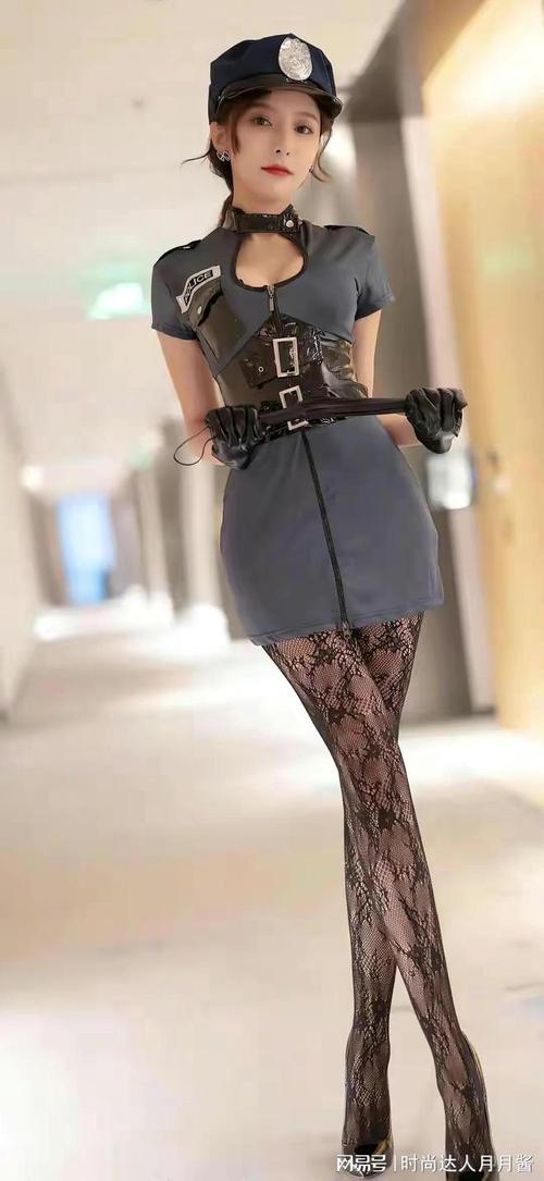 亚洲熟伦熟专区:诱人熟女美女写真,展现完美身材
