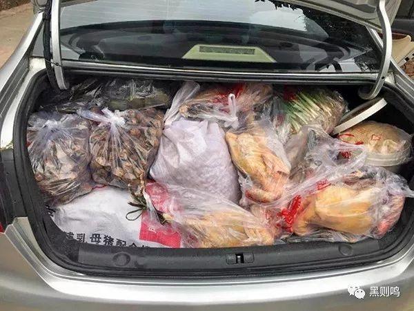 网友晒返程后备箱:国庆假期最后一天的“温馨大塞车”